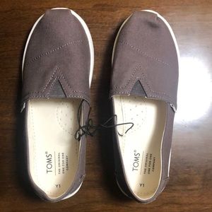 TOMS grey brand new unisex Canvas slip ons youth size
